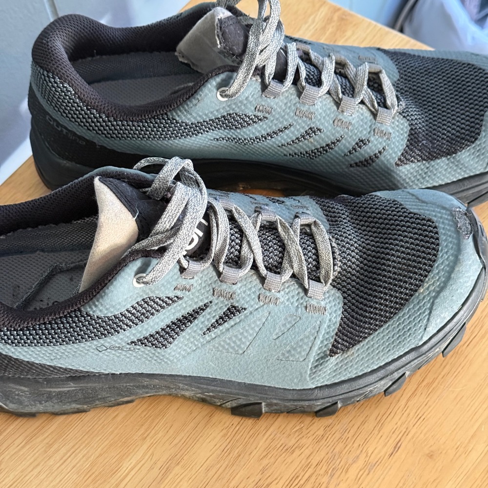 Salomon OUTline GTX Mens 8.5 Waterproof Hiking Shoes Grey Black Gorpcore Trail